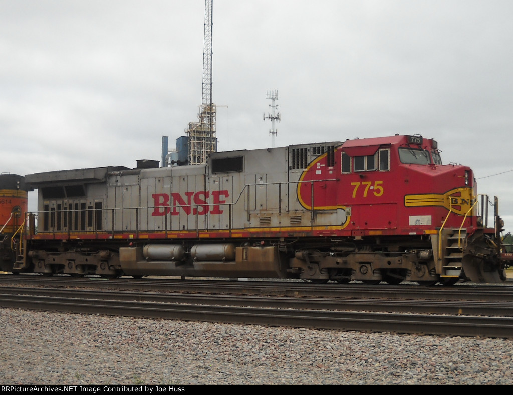 BNSF 775